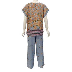 Conjunto de Pijama Elegante de Rayón para Mujer, Pantalón Largo y Camiseta de Manga Corta con Cuello en V, Cintura Elástica Completa con Cierre de Botones - Product Image 4