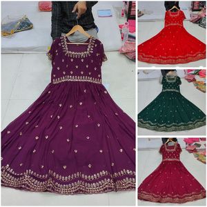 Formas elegantes de calidad superior para diseñar un vestido Anarkali largo hasta el suelo para recepciones de bodas y fiestas nocturnas disponibles para la venta - Product Image 6