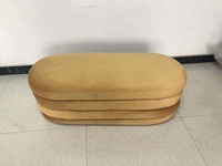 Pouf en velours avec cadre en bois, style moderne et élégant, idéal pour appartement et salon