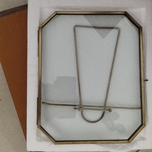 Nouveau cadre photo de table au design contemporain aspect métallique élégant, parfait pour l'intérieur de la maison, le bureau ou les occasions spéciales - Product Image 4