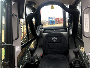 Nuevo y económico Case 95XT Track Skid TV370B Steer: Potencia compacta y confiable para sitios de trabajo versátiles - Product Image 3