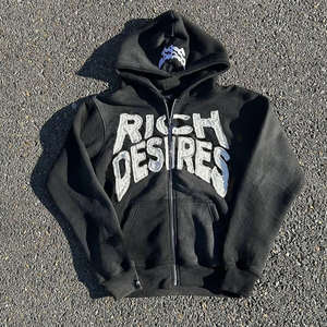 Sudadera con Capucha Negra Elegante con Diseño 'Rich Desires', Perfecta para Miembros de Hermandades Griegas, Cómoda, Moderna y Única con Cierre - Product Image 4