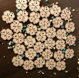 Llavero de madera de trébol personalizado VIET FARGIMEX con nombre grabado suerte y estilo artesanías de madera cajas de madera y carteles de pared regalo - Product Image 5