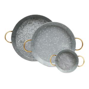 Bandeja de hierro de metal galvanizado de forma redonda con asas doradas - Product Image 1