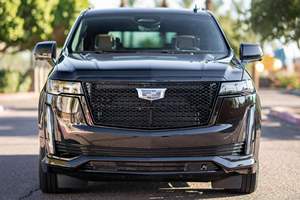 Escalade 2023 4WD Sport, moteur V8 de 6,2 litres, très bien équipé, non modifié - Product Image 2