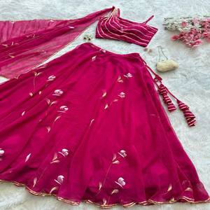 Conjunto de Lehenga VASTRA COTTAGE de Georgette Pura Pintada a Mano con Dupatta Incluida y Blusa Acolchada Completamente Cosida, Ropa de Diseñador - Product Image 3
