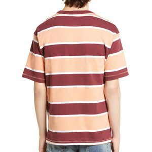 เสื้อยืดคอกลมแขนสั้นผู้ชายทรงปกติ ดีไซน์สีตัดต่อ ผ้าถักแบบลำลอง พิมพ์ลายโลโก้ - Product Image 3