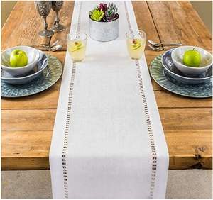 Camino de Mesa de Lino de Estilo Lujoso con Bordado Ornamentado, Perfecto para Decoración de Mesa de Comedor Formal en Hogares de Alto Nivel - Product Image 4