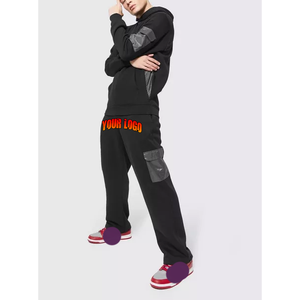 OEM personalizado de los hombres negro de retazos con capucha y Jogger conjuntos chándal polar Streetwear conjunto con paneles de brazo de nylon y pantalones cargo bolsillo - Product Image 1