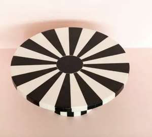 แท่นวางเค้กเรซินดีไซน์เนอร์พร้อมสำเนียงทองแสดงคุณภาพสูงสำหรับงานแต่งงานงานโรงแรมและปาร์ตี้ที่บ้านโดยหัตถกรรม tayyab - Product Image 6