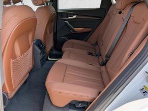 Audi Q5 Híbrido Enchufable 2025 Seminuevo Premium S Line 55 TFSI AWD SUV con Monitoreo de Punto Ciego - Product Image 2