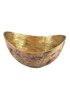 Grand bol en laiton martelé avec détails artisanaux et design indien traditionnel fait pour les cérémonies de mariage ou spirituelles - Product Image 6