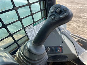 2019 Bobbcat T595 Chargeuse compacte antidérapante à haut rendement Approuvé par l'EPA Moteur puissant Facile à utiliser Utilisé Seau d'état inclus - Product Image 4