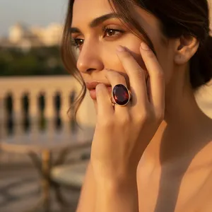 Anillo de cóctel geométrico plateado para mujer con engaste de granate, joyería de lujo llamativa - Product Image 1