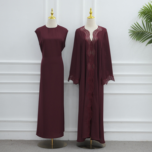 Nuova Collezione Loriya: Set di 2 Pezzi con Abito Interno, Set Abaya di Lusso in Pregiato Nida con Pizzo, Abaya Aperta, Set Modesto per Donne, Abbigliamento Islamico - Product Image 2