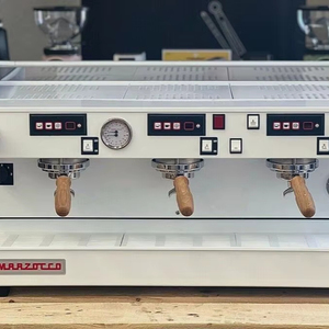 NUEVA Máquina de Espresso Comercial La Marzocco Linea Classic S AV de 1, 2 y 3 Grupos - Product Image 1