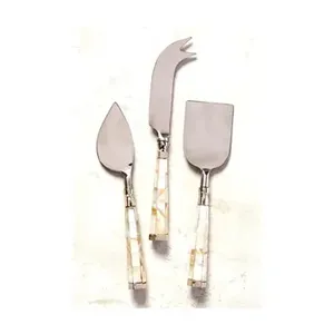 Mango negro con esparcidor y rebanador de queso de color dorado Juego de cubiertos de acero inoxidable Mano Olvidar PVD Caja personalizada dorada Artículo de regalo - Product Image 2