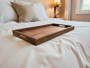 Plateau de service en bois avec base en rotin et poignées – Luxe moderne, compatible lave-vaisselle, pour fêtes, cuisine, salle à manger, plateau à charcuterie et fromages - Product Image 4