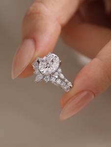 Oval Cut 10x8 Moissanite Nupcial Set Anillo de compromiso con banda de boda curvada Plata Oro Joyería para mujer OEM - Product Image 2