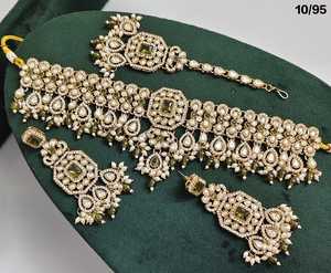 Collar de Gargantilla con tachuelas Kundan chapado en oro antiguo con gota de perla, pendiente y Maang Tikka Set Conjunto de boda tradicional para mujer - Product Image 5