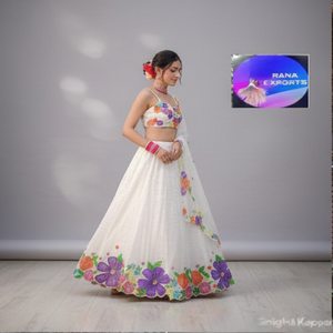 Ensemble floral peint à la main en soie blanche Lehenga Choli Bordure de chemisier brodée colorée pour les événements de fête Mehendi - Product Image 3