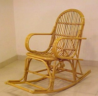 Fauteuil à bascule en bambou écologique pour l'extérieur, fonction massage, repose-pieds rétractable, design mobile, style mid-century moderne pour balcon