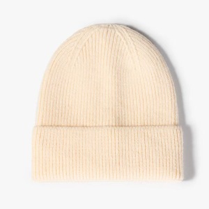 Venta al por mayor Unisex Universal invierno sombreros logotipo personalizado adulto acanalado acrílico grueso cálido senderismo Color sólido tejido al aire libre gorros de frijol - Product Image 5