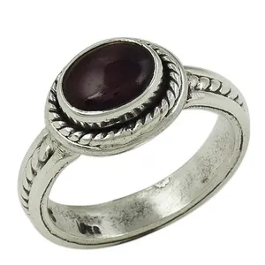 Anillo Ovalado de Plata 925 Vintage con Granate, Engaste de Bisel, Anillo Unisex con Piedra Preciosa para Uso Diario - Product Image 1