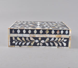 Boîte à bijoux rectangulaire en bois noir, artisanale de luxe, incrustée de nacre, avec motif floral de vignes et de feuilles - Product Image 6