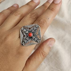 Anillo de plata de estilo clásico con piedras preciosas de coral para bodas y fiestas - Product Image 6