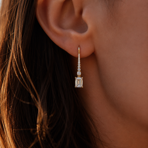 Boucles d'oreilles pendantes pour femmes en or pur 14 carats avec diamant de laboratoire taille émeraude certifié IGI – Cadeau d'anniversaire, usage quotidien - Product Image 3