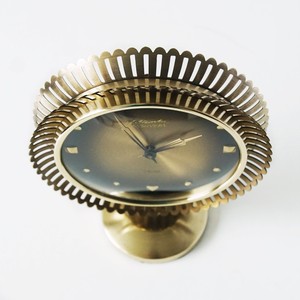 นาฬิกาตั้งโต๊ะโลหะสไตล์วินเทจพร้อมการตกแต่งแบบโบราณ ให้ความรู้สึกย้อนยุคที่เติมเต็มธีมการตกแต่งอย่างน่าประทับใจ เหมาะสำหรับตกแต่งโต๊ะทำงาน - Product Image 4