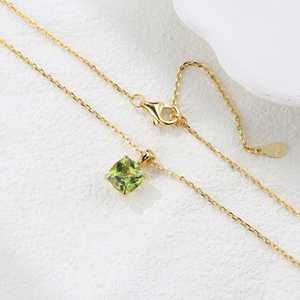 Collier pendentif en péridot naturel 1ct 2ct Coussin taillé en pierre de naissance d'août Serti de griffes en argent sterling 925 plaqué or 14 carats - Product Image 2