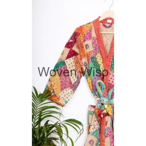 Manteaux Kimono d'hiver pour femmes et hommes Veste en satin tricoté rempli de coton à col en V avec poche décorative imprimée Longue longueur - Product Image 6