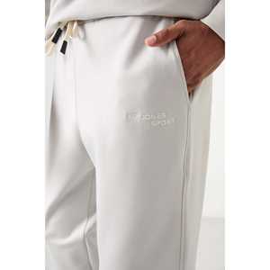 ชุดวอร์มลำลองผู้ชาย ทรงสบาย ปักลาย ผ้าคอตตอนเนื้อนุ่ม ระบายอากาศได้ดี รุ่น 85254 - Product Image 6