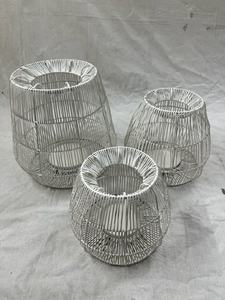 Fabriqués à la main noir or blanc fer métal fabriqué lanternes épais tissage conception forme conique décor à la maison pour bougie de noël - Product Image 3