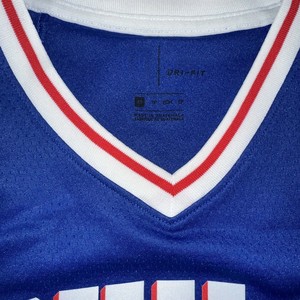 Maillot de basket-ball Nouveau style 100% polyester Broderie cousue Imprimé Équipe de ville Séchage rapide Respirant Uniforme Maillot de basket-ball - Product Image 1