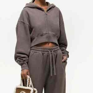 Ensemble deux pièces avec logo personnalisé pour femmes, sweat à capuche oversize en tricot brodé, haut court à motif de boutons solides, vêtements d'entraînement sur toute la longueur - Product Image 1