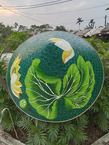 Chapeau conique en feuilles de palmier de bambou du Vietnam, fabriqué avec des fibres végétales naturelles, utilisé pour la décoration et l'exposition culturelle - Product Image 3