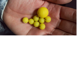 Cuentas gruesas de cristal en color amarillo ideales para diseñadores de joyas y tiendas de cuentas para reventa y venta al por mayor disponibles en tamaños - Product Image 1