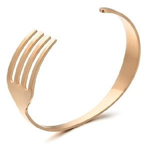 Brazalete de Latón de Diseño Admirable, Excelente Calidad, Diseño de Corte de Puño, Brazalete de Latón Macizo para Producto Más Vendido - Product Image 4