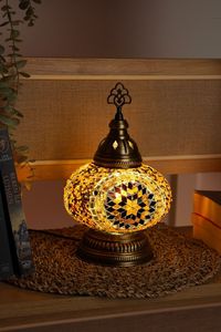Lampe en mosaïque métallique avec abat-jour en verre artisanal pour l'éclairage d'ambiance de l'intérieur bohème - Product Image 6