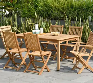 Tavolo da pranzo rettangolare all'aperto Yovie realizzato in legno massello di teak con 6 sedie da pranzo e finitura naturale.