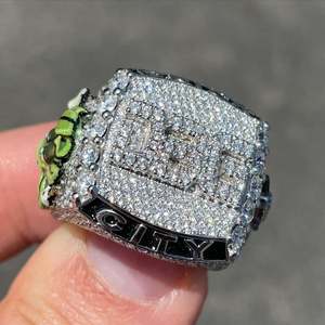 Anillo de cóctel de lujo para hombre con incrustaciones de diamantes de moissanita VVS brillantes, de plata de ley 925, estilo hip hop, para la muñeca. - Product Image 1