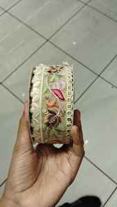 Lacets brodés à la machine en tissu de base blanc sur mesure en design floral et plusieurs couleurs pour robes de mariée de 2 pouces - Product Image 3