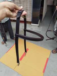 Brida inglesa de PVC duradera para montar en carreras, equipo ecuestre occidental con costuras elegantes, filete de cuero plano para caballos - Product Image 6