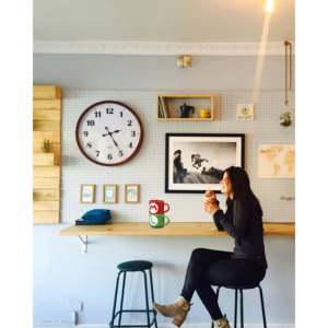 Ensemble de tasses en grès Super Mario Luigi & Mario de style moderne, compatibles lave-vaisselle et micro-ondes, en stock et emballées dans une boîte cadeau avec couvercle - Product Image 4