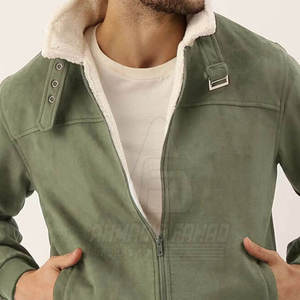แจ็คเก็ตหนังกลับผู้ชายคุณภาพพรีเมียม เป็นมิตรกับสิ่งแวดล้อม ปรับแต่งได้ คอตั้ง ปักโลโก้ด้านหน้า สไตล์สตรีทแวร์สำหรับฤดูหนาว เหมาะสำหรับใส่ในชีวิตประจำวัน - Product Image 6