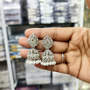 Boucles d'oreilles lustre traditionnel indien Vintage de luxe Zircon plaqué rhodium laiton et argent déclaration femmes - Product Image 1