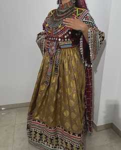 Nouvel arrivage de robes de soirée de mariage afghani pakistanaise pour femmes robes bohèmes brodées et lourdes en soie vintage - Product Image 3